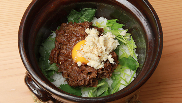 飲みの〆には「和牛しぐれ煮と山わさびの土鍋ご飯」をどうぞ